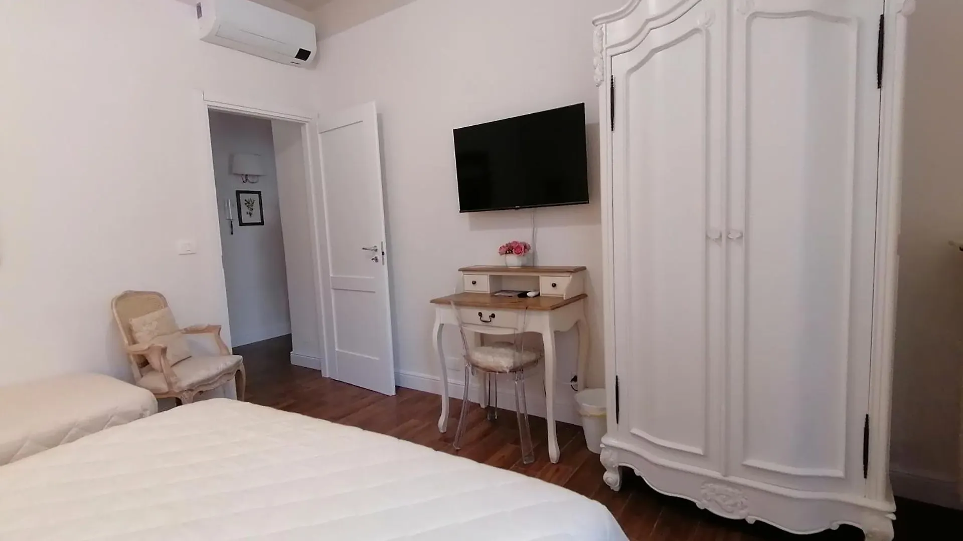 L'Angolo Di Firenze - The Florence Corner 0*,